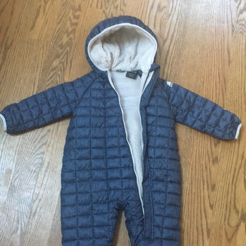 Snozu snowsuit 24m